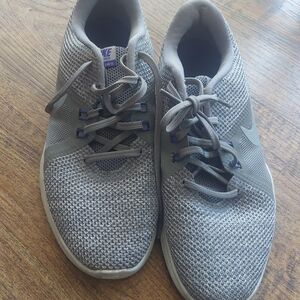 Nike Women's Gray and Blue Athletic Shoes